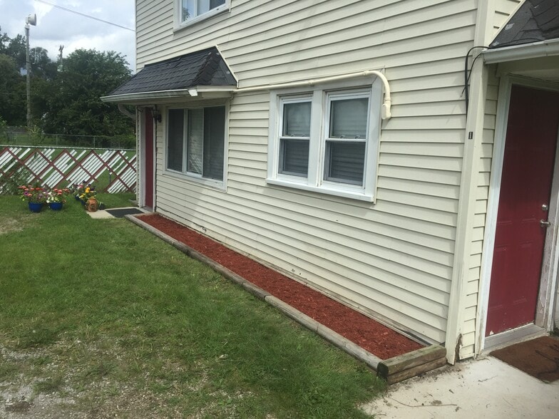 This upper unit of the duplex is nestled right in the heart of Carrollton Township. - 3364 Church St