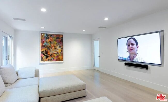 Building Photo - 2528 Westridge Rd