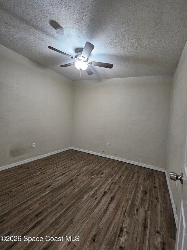 Building Photo - 135 Roosevelt Ave