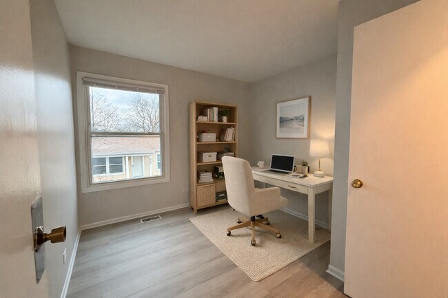 Building Photo - 2167 N Heather Ln