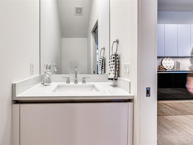 Building Photo - 825 NW 6th St