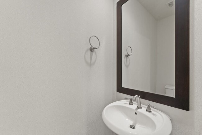 Building Photo - Awesome Two Story town home located in the heart of the city!