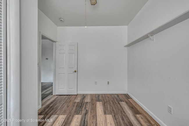 Building Photo - 367 N Bromley Ave