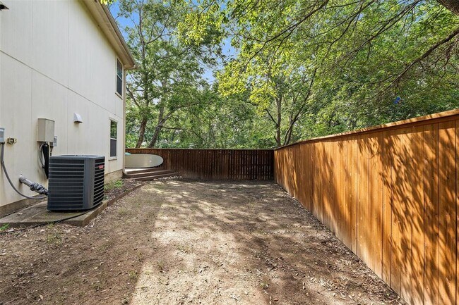 Building Photo - 1616 Strickland Dr