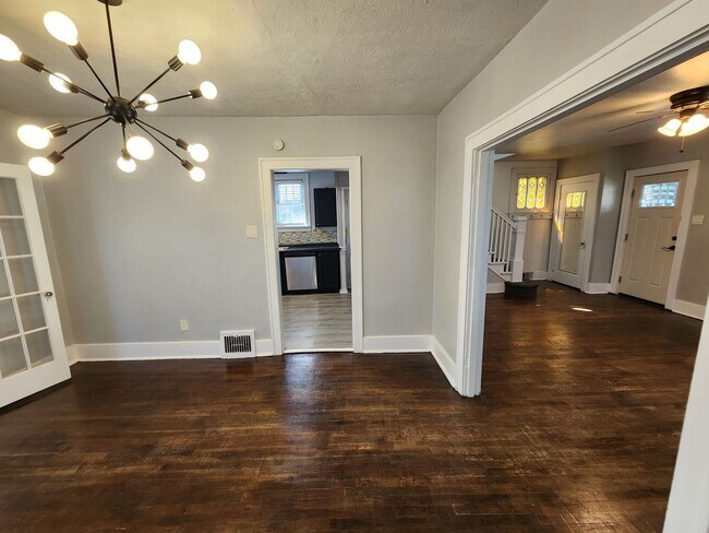 Building Photo - 3 Bedrooms 1 bath home for RENT!