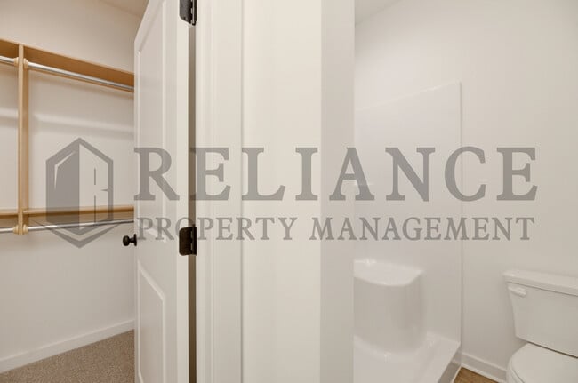 Building Photo - 5247 N Pinecrest Ct