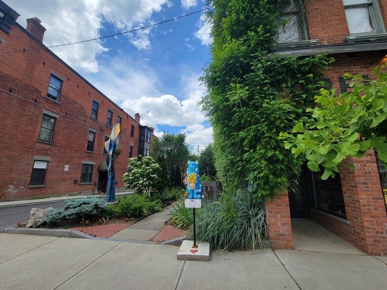 Building Photo - 25 William St