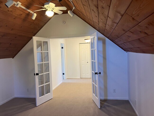 Building Photo - Charming Three Bedroom Home in Central Salem