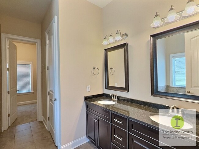 Building Photo - 6 bed, 3.5 bath in Prattville!