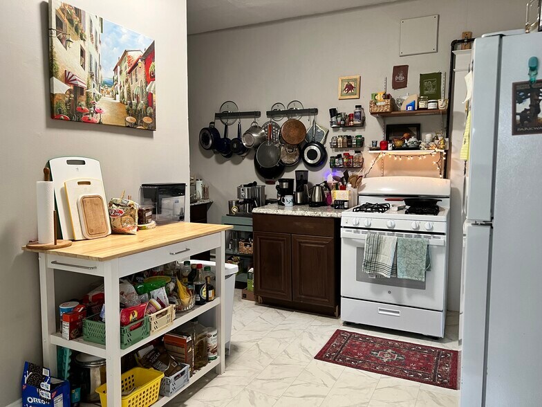 Kitchen - 75 Lyman Ave