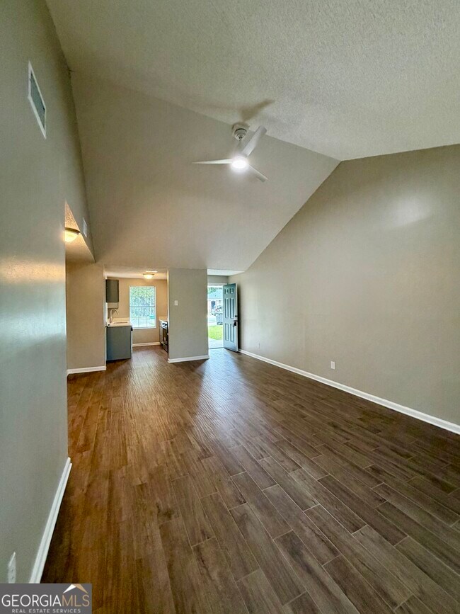 Building Photo - 440 Admiral's Walk Dr
