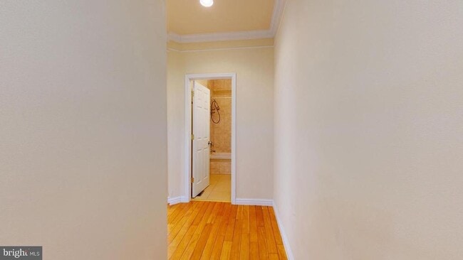 Building Photo - 615 16th St NE