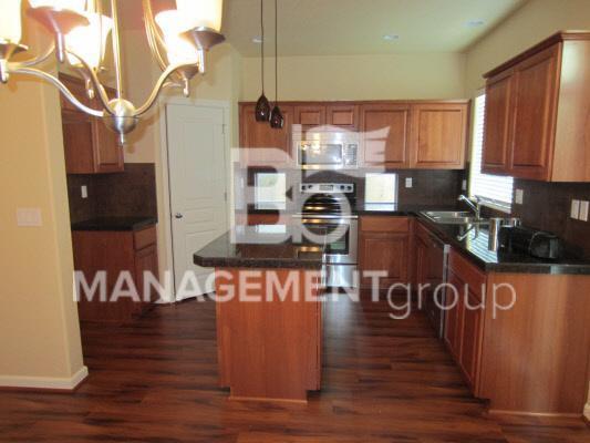 Building Photo - Beautiful Beaverton Home with Spacious Yard and Solar Panels that Save You Money!