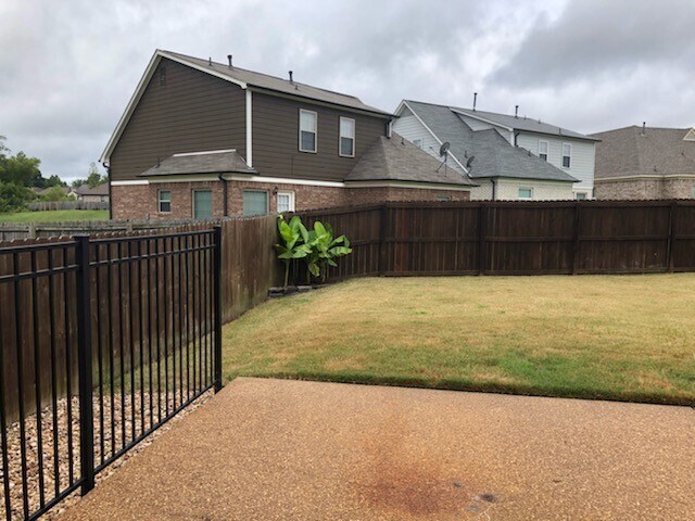 Building Photo - COMING SOON!Lovely home ready for your family! Bethel Park Subdivision