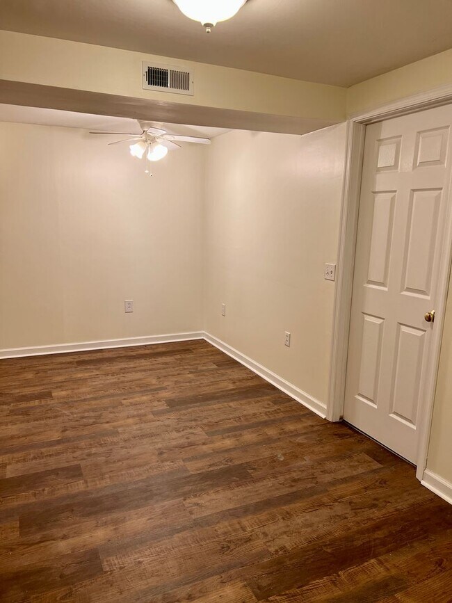Building Photo - Large home in convent Blacksburg location