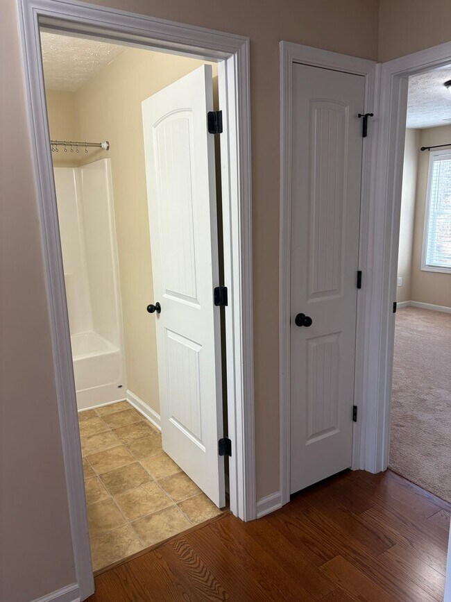 Building Photo - Beautiful Stepless Ranch