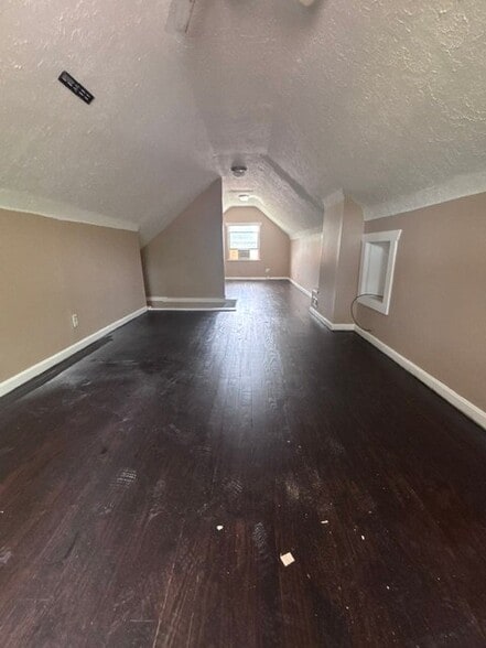 Building Photo - 11706 Maple Way