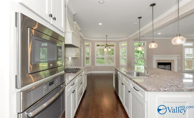 Building Photo - 138 Legacy Cove Dr SW