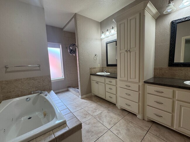 Building Photo - 4413 NW Wolfcreek Blvd