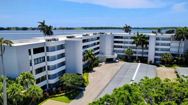 Building Photo - 8200 Lakeshore Dr