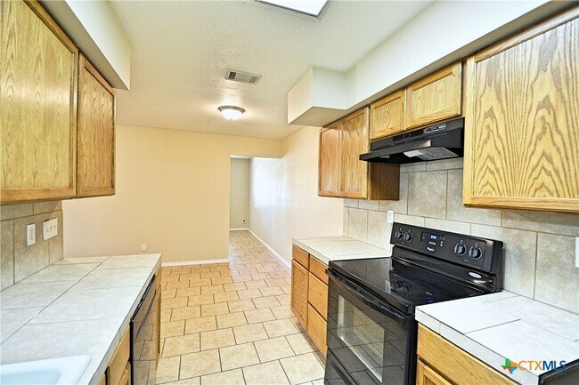 Building Photo - 525 Buttercup Ln