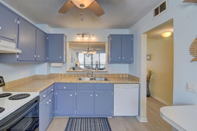 Building Photo - 9940 S Ocean Dr