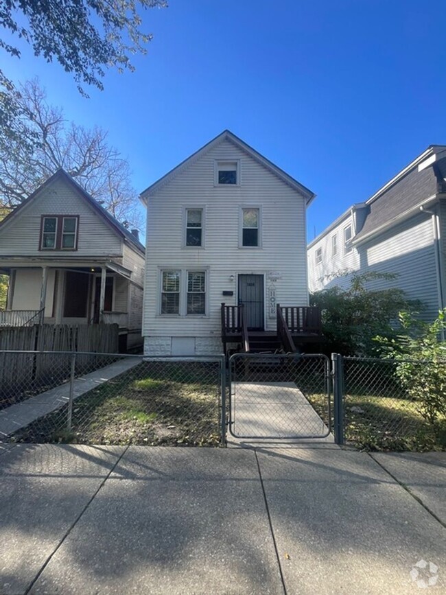 Building Photo - 3BR/2B house with backyard ($350 Move-in f...