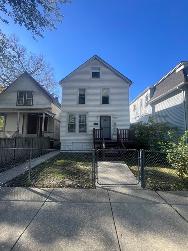 Primary Photo - 3BR/2B house with backyard ($350 Move-in f...