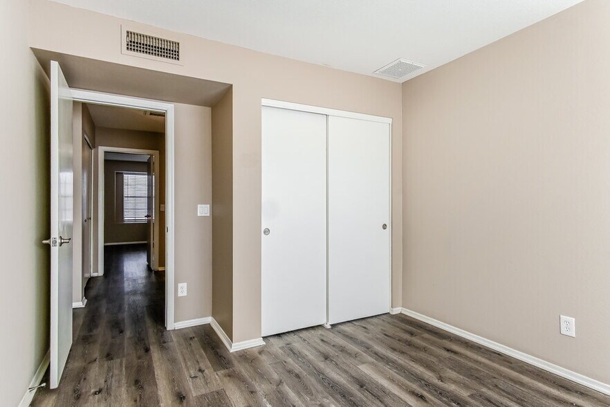 Building Photo - 4755 W Oraibi Dr