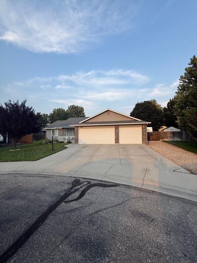 Building Photo - 2650 N Chancery Way