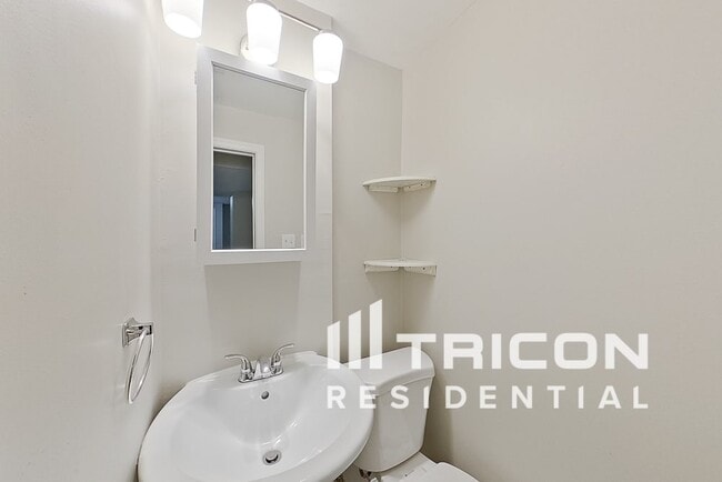 Building Photo - 5105 Aldershot Dr