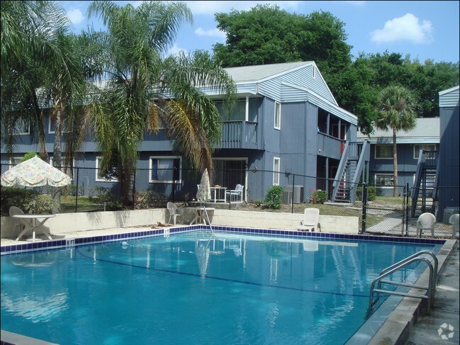 Pool - Mariner's Village Apartments