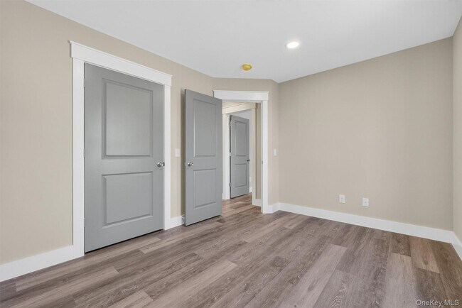 Building Photo - 104 North Rd