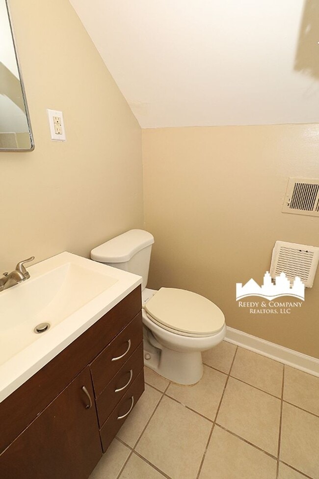 Building Photo - 2010 Tammwood Dr