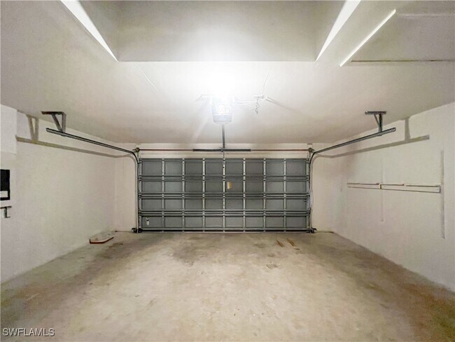 Building Photo - 731 Da Vinci Ave S