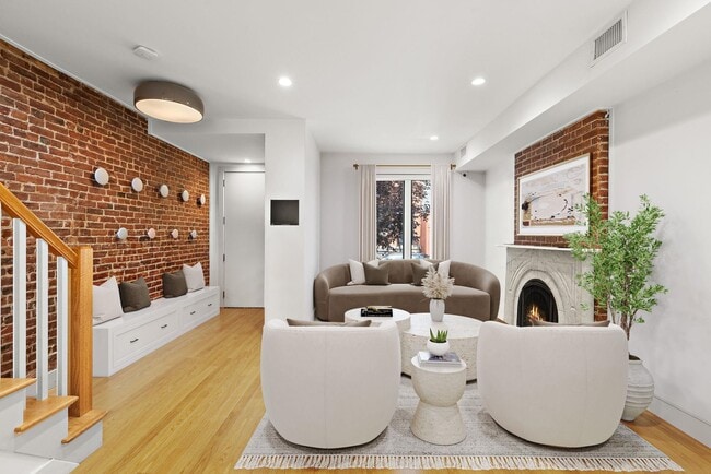 Building Photo - 157 8th St