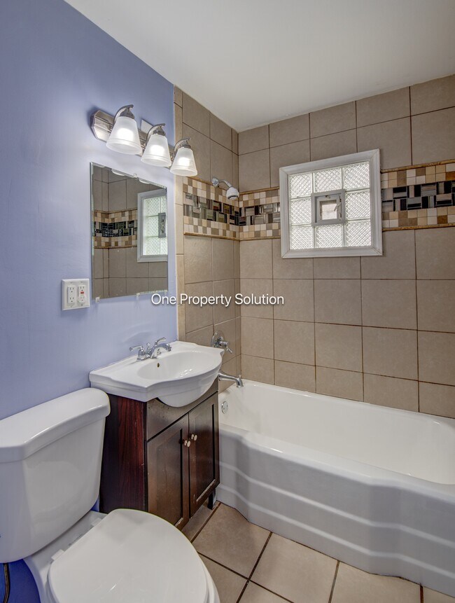 Building Photo - 7611 Northcote Ave