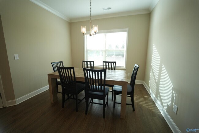 Building Photo - 204 Joan Cir