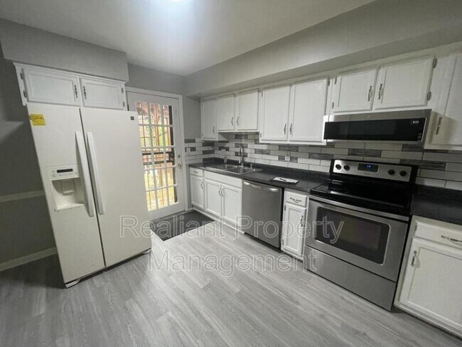 Building Photo - 1220 Gainesway Dr