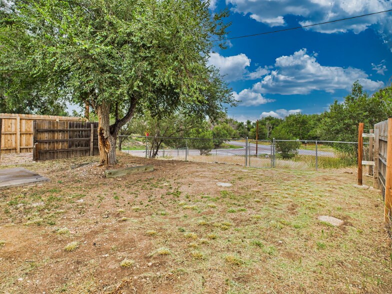 Building Photo - 404 S Race St