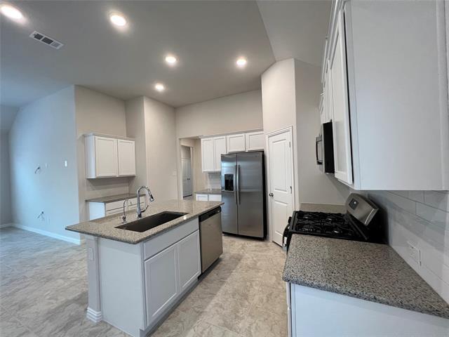 Building Photo - 717 Parkside Dr