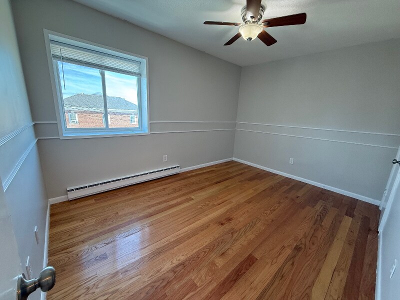 Building Photo - 44 Maple St