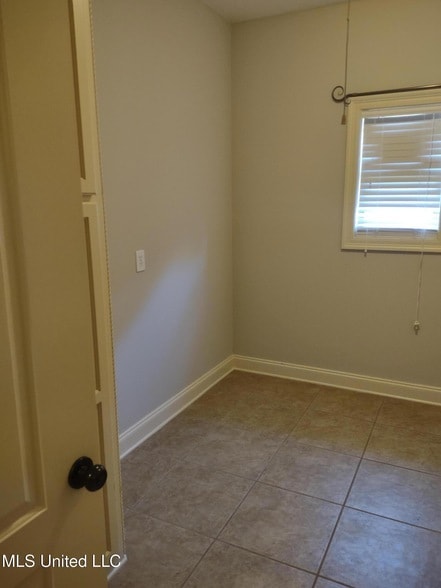 Building Photo - 103 Hallmark Pl