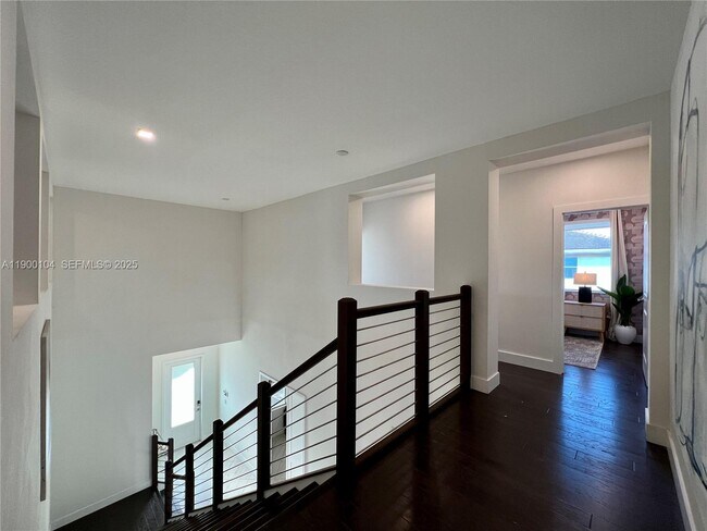 Building Photo - 11 NW 122nd Ave