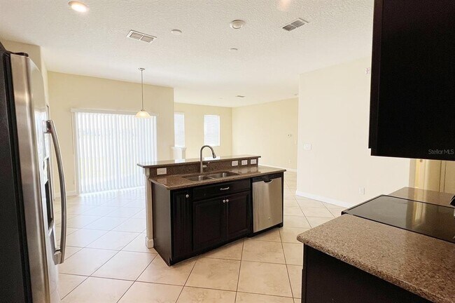 Building Photo - 1604 Thetford Cir