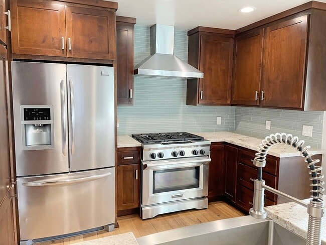 Building Photo - 4 bedroom updated West Torrance home