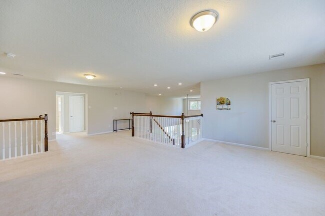 Building Photo - 5918 Rivergrove Bend Dr