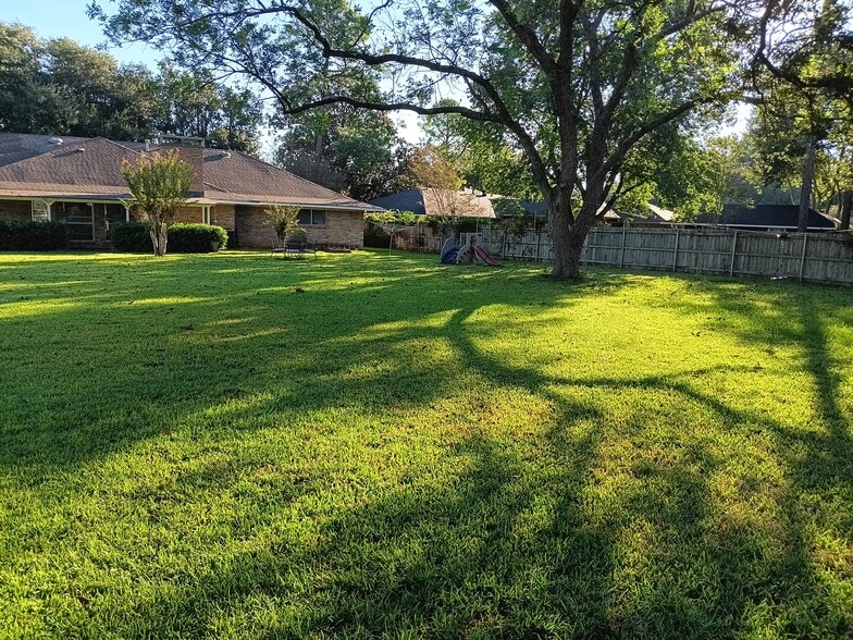 Building Photo - 2308 Wesley Cir