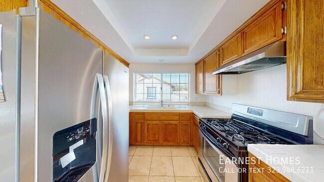Building Photo - 5606 Las Virgenes Rd
