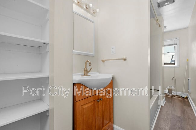 Building Photo - 3207 Hudson St